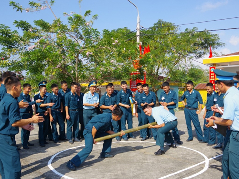 Để bộ đội yên tâm thực hiện nhiệm vụ và vui Xuân, đón Tết cổ truyền của dân tộc