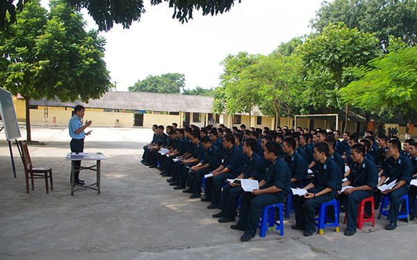 Tăng cường công tác giáo dục, định hướng tư tưởng cho bộ đội, không để bị lôi kéo vào các hành vi vi phạm pháp luật