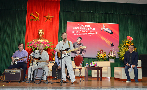 “Mía” - Nhóm nhạc của tình đồng đội