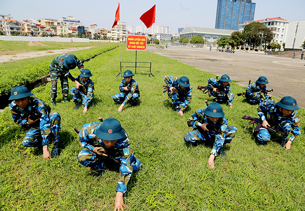 Nắng thao trường