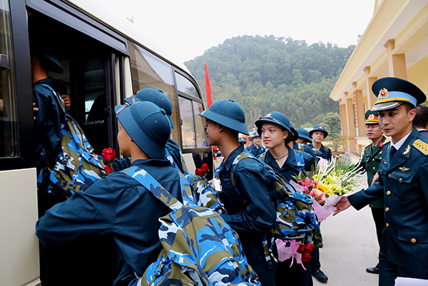 Sôi nổi ngày hội tòng quân