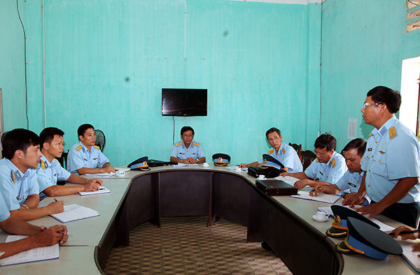 Tư lệnh Quân chủng kiểm tra Trung đoàn Không quân 916