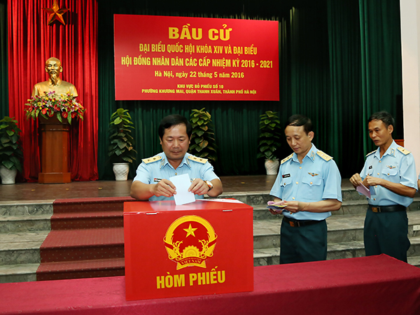 Cử tri toàn Quân chủng tham gia bầu cử đúng luật, nhanh gọn, an toàn