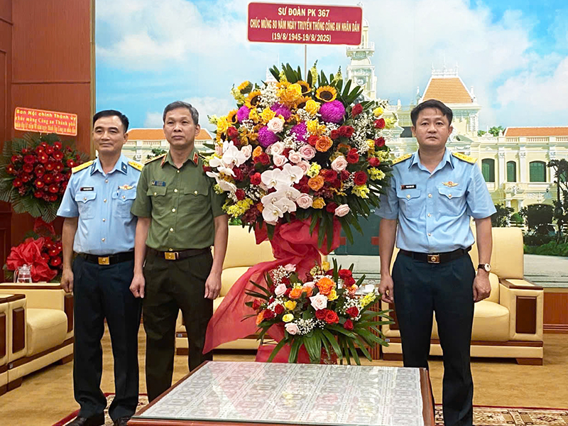Sư đoàn 367 chúc mừng kỷ niệm 80 ngày truyền thống Công an nhân dân nhân