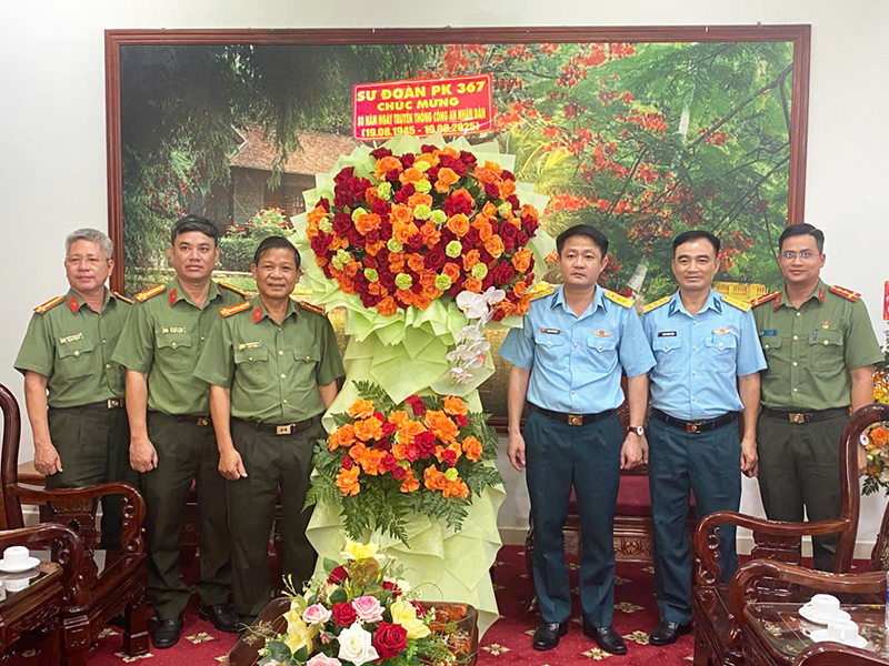 Sư đoàn 367 chúc mừng kỷ niệm 80 ngày truyền thống Công an nhân dân nhân