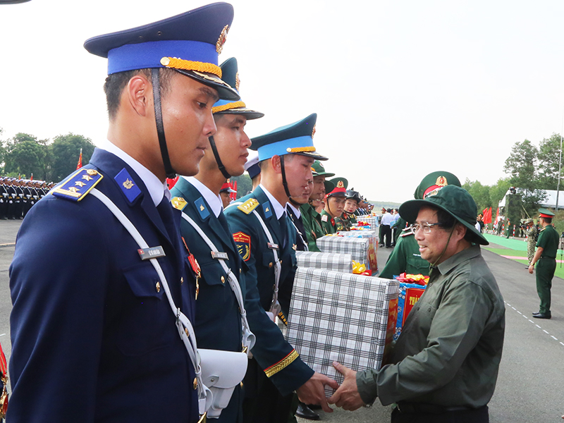 Thủ tướng Phạm Minh Chính Kiểm tra, động viên các lực lượng thuộc Bộ Quốc phòng tham gia diễu binh, diễu hành