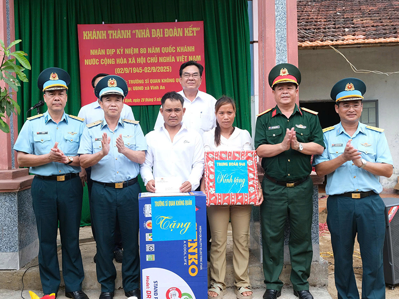 Trường Sĩ quan Không quân khánh thành 02 nhà “Đại đoàn kết”