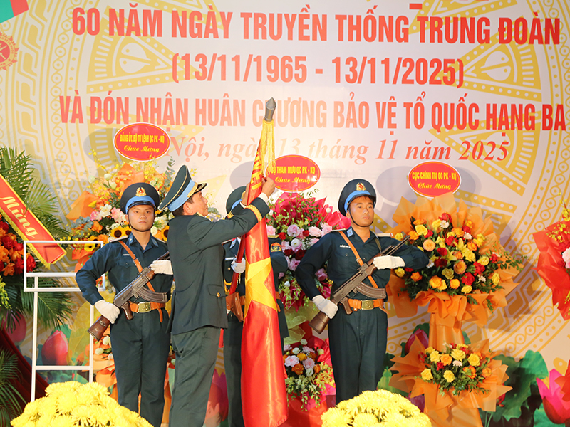 Trung đoàn 257 kỷ niệm 60 năm Ngày truyền thống và đón nhận Huân chương bảo vệ Tổ quốc hạng Ba