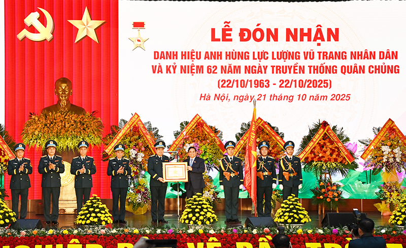 Quân chủng Phòng không - Không quân tổ chức Lễ đón nhận danh hiệu anh hùng lực lượng vũ trang nhân dân và kỷ niệm 62 năm Ngày truyền thống