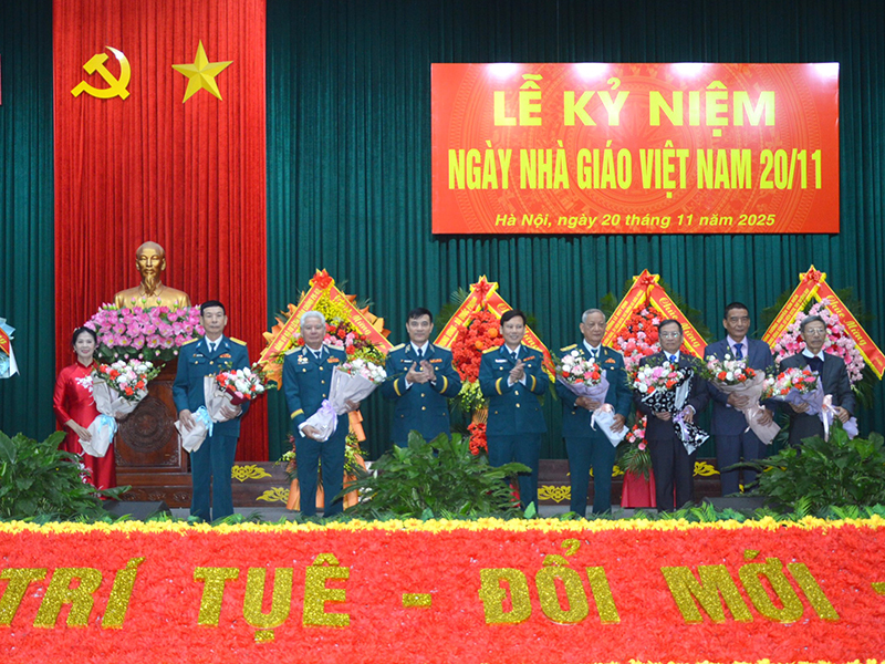 Học viện Ph&ograve;ng kh&ocirc;ng - Kh&ocirc;ng qu&acirc;n tổ chức Lễ kỷ niệm Ng&agrave;y Nh&agrave; gi&aacute;o Việt Nam 20-11