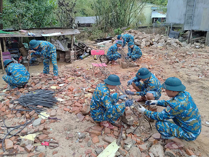 Trung đoàn 940 khởi công xây dựng nhà ở cho nhân dân vùng lũ