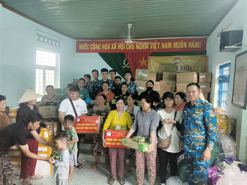 Tích cực giúp dân khắc phục hậu quả mưa lũ