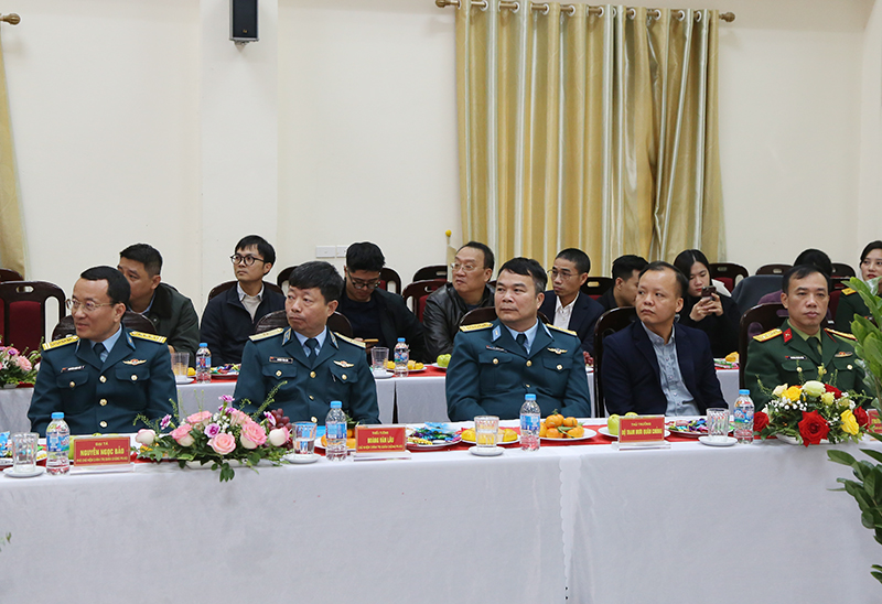 Qu&acirc;n chủng Ph&ograve;ng kh&ocirc;ng - Kh&ocirc;ng qu&acirc;n tổng kết c&ocirc;ng t&aacute;c phối hợp tuy&ecirc;n truyền b&aacute;o ch&iacute; năm 2025