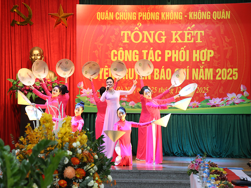 Qu&acirc;n chủng Ph&ograve;ng kh&ocirc;ng - Kh&ocirc;ng qu&acirc;n tổng kết c&ocirc;ng t&aacute;c phối hợp tuy&ecirc;n truyền b&aacute;o ch&iacute; năm 2025