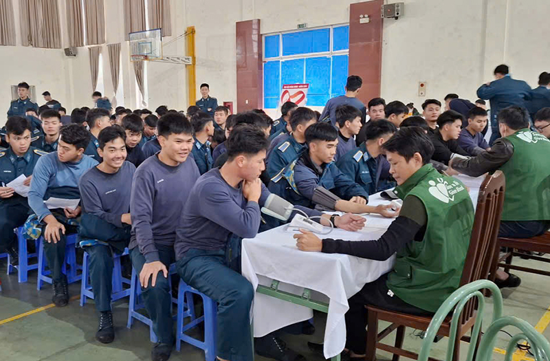 Học viện Ph&ograve;ng kh&ocirc;ng - Kh&ocirc;ng qu&acirc;n phối hợp Bệnh viện Trung ương Qu&acirc;n đội 108 tổ chức Ng&agrave;y hội hiến m&aacute;u t&igrave;nh nguyện