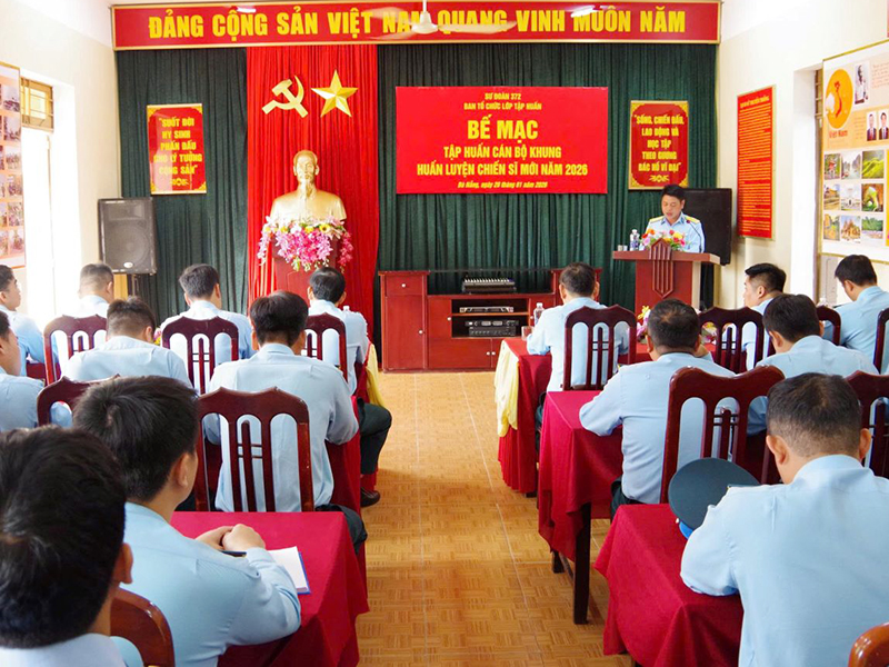 Sư đo&agrave;n 372 tổ chức tập huấn c&aacute;n bộ khung huấn luyện chiến sĩ mới năm 2026