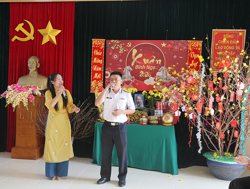 Bộ Tư lệnh V&ugrave;ng 5 Hải qu&acirc;n thăm, ch&uacute;c Tết c&aacute;n bộ, chiến sĩ, c&aacute;c lực lượng v&agrave; Nh&acirc;n d&acirc;n tr&ecirc;n c&aacute;c đảo v&ugrave;ng biển T&acirc;y Nam của Tổ quốc
