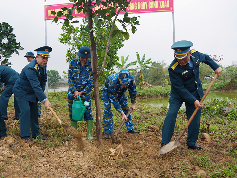 Sư đo&agrave;n 371 ph&aacute;t động &ldquo;Tết trồng c&acirc;y đời đời nhớ ơn B&aacute;c Hồ&rdquo; Xu&acirc;n B&iacute;nh Ngọ - 2026