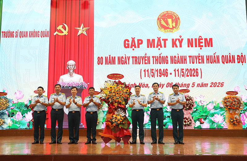 Trường Sĩ quan Kh&ocirc;ng qu&acirc;n gặp mặt kỷ niệm 80 năm Ng&agrave;y truyền thống Ng&agrave;nh Tuy&ecirc;n huấn Qu&acirc;n đội