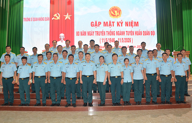 Trường Sĩ quan Kh&ocirc;ng qu&acirc;n gặp mặt kỷ niệm 80 năm Ng&agrave;y truyền thống Ng&agrave;nh Tuy&ecirc;n huấn Qu&acirc;n đội