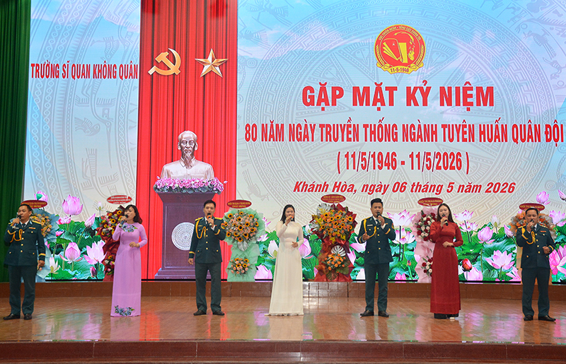 Trường Sĩ quan Kh&ocirc;ng qu&acirc;n gặp mặt kỷ niệm 80 năm Ng&agrave;y truyền thống Ng&agrave;nh Tuy&ecirc;n huấn Qu&acirc;n đội