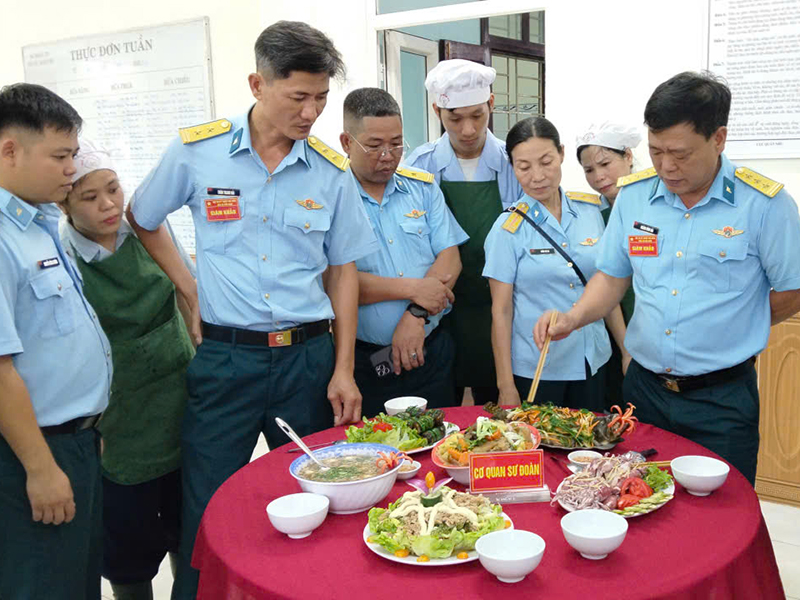 Sư đo&agrave;n 375 tổ chức Hội thi kỹ thuật chế biến v&agrave; nấu ăn giỏi năm 2026