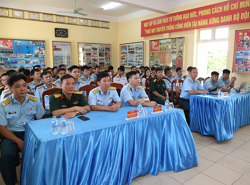 Lớp tập huấn cộng t&aacute;c vi&ecirc;n B&aacute;o Ph&ograve;ng kh&ocirc;ng - Kh&ocirc;ng qu&acirc;n năm 2026 tham quan, t&aacute;c nghiệp thực tế tại Tiểu đo&agrave;n 61, Trung đo&agrave;n 236