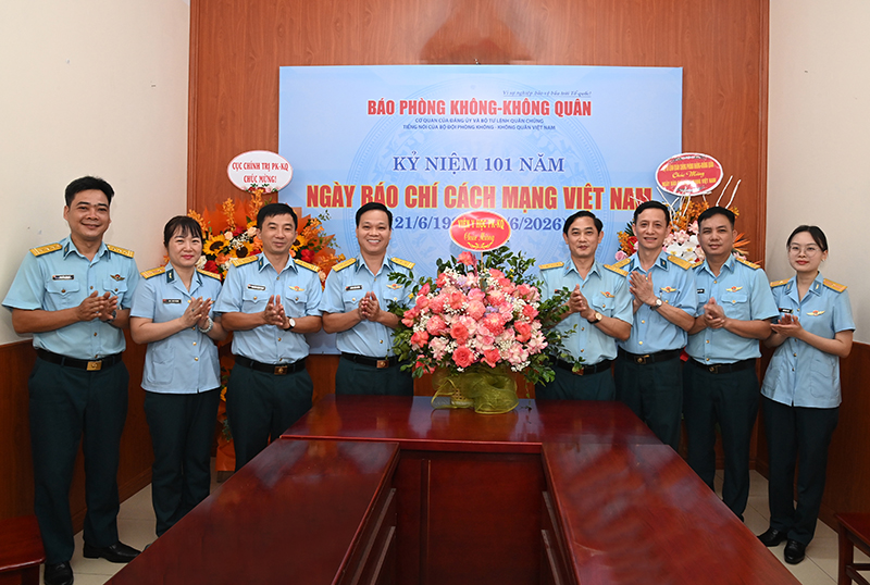 C&aacute;c cơ quan, đơn vị trong Qu&acirc;n chủng Ph&ograve;ng kh&ocirc;ng-Kh&ocirc;ng qu&acirc;n ch&uacute;c mừng B&aacute;o PK-KQ nh&acirc;n dịp kỷ niệm 101 năm Ng&agrave;y B&aacute;o ch&iacute; C&aacute;ch mạng Việt Nam