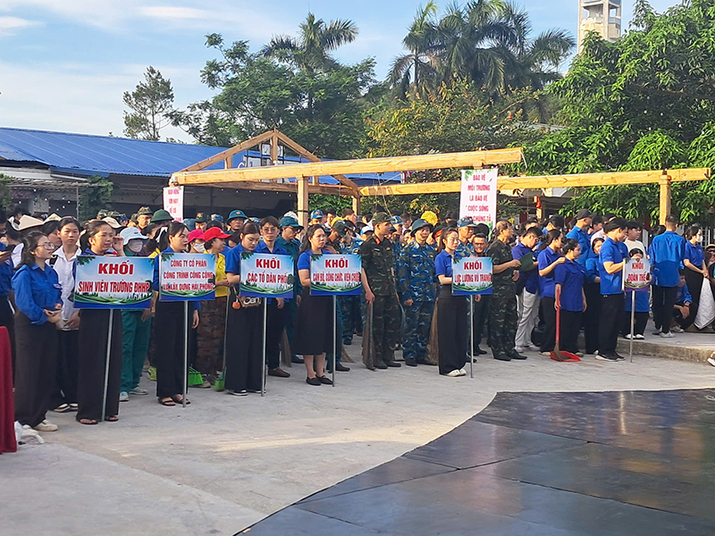 Trung đo&agrave;n 295 hưởng ứng Phong tr&agrave;o thi đua &ldquo;To&agrave;n d&acirc;n chung tay bảo vệ m&ocirc;i trường, v&igrave; một Việt Nam xanh - sạch - đẹp&rdquo;