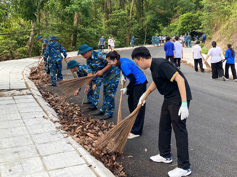 Trung đo&agrave;n 295 hưởng ứng Phong tr&agrave;o thi đua &ldquo;To&agrave;n d&acirc;n chung tay bảo vệ m&ocirc;i trường, v&igrave; một Việt Nam xanh - sạch - đẹp&rdquo;