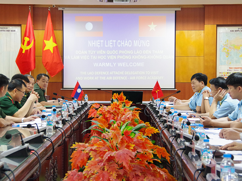 Đo&agrave;n T&ugrave;y vi&ecirc;n Quốc ph&ograve;ng L&agrave;o đến thăm v&agrave; l&agrave;m việc tại Học viện Ph&ograve;ng kh&ocirc;ng-Kh&ocirc;ng qu&acirc;n