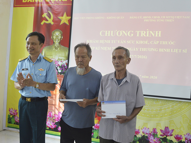 Học viện PK-KQ tổ chức Chương tr&igrave;nh kh&aacute;m bệnh, tư vấn sức khỏe, cấp thuốc cho c&aacute;c đối tượng ch&iacute;nh s&aacute;ch nh&acirc;n dịp kỷ niệm 79 năm Ng&agrave;y Thương binh, Liệt sĩ