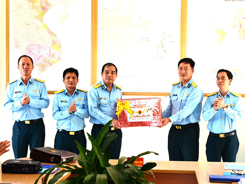 Quân chủng Phòng không - Không quân kiểm tra sẵn sàng chiến đấu và chúc Tết các đơn vị khu vực Miền Trung