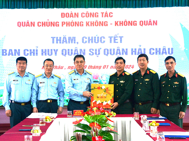 Quân chủng Phòng không - Không quân kiểm tra sẵn sàng chiến đấu và chúc Tết các đơn vị khu vực Miền Trung