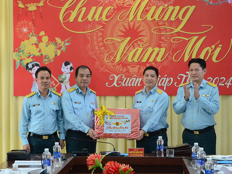 Quân chủng Phòng không - Không quân kiểm tra sẵn sàng chiến đấu và chúc Tết các đơn vị khu vực Miền Trung