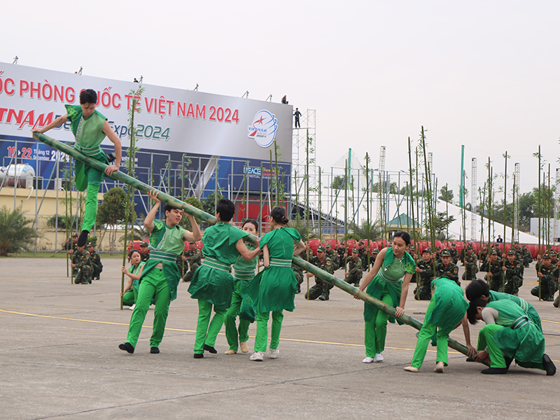 Thượng tướng Hoàng Xuân Chiến - Thứ trưởng Bộ Quốc phòng kiểm tra công tác chuẩn bị tổ chức Triển lãm Quốc phòng quốc tế Việt Nam 2024