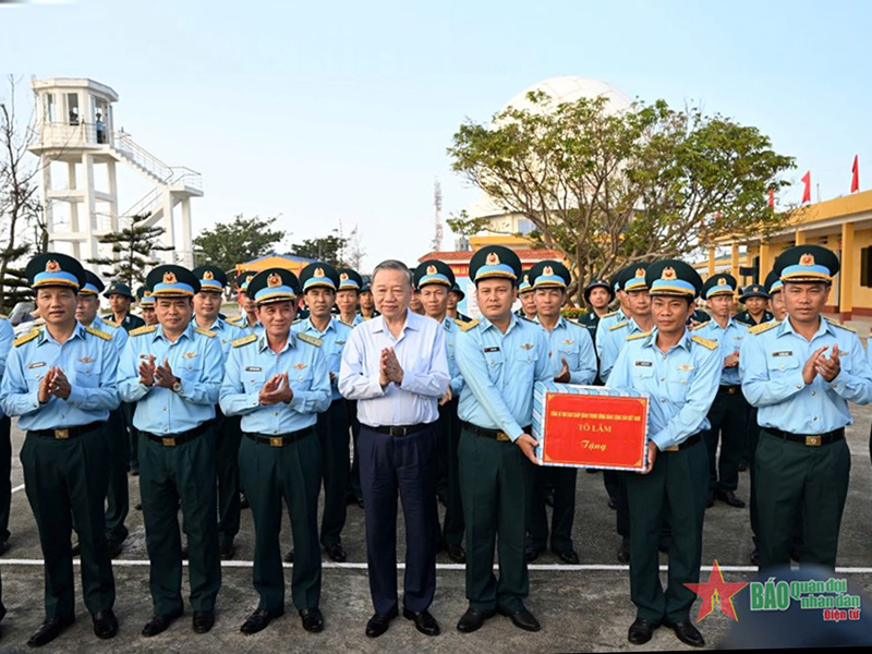Tổng Bí thư Ban Chấp hành Trung ương Đảng Tô Lâm thăm và kiểm tra tại Tram Ra đa 27