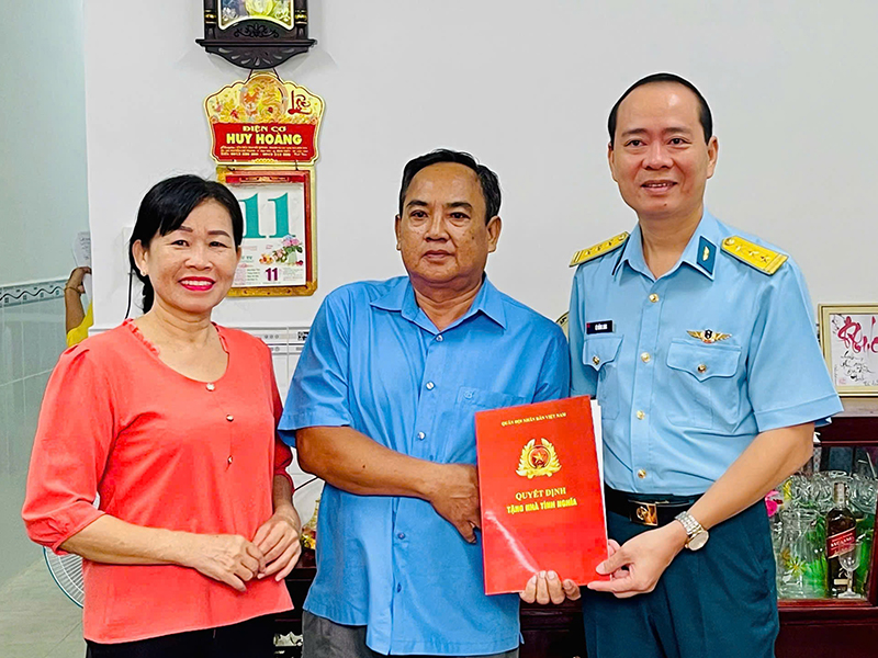 Sư đoàn 370 trao nhà tình nghĩa tặng gia đình thương binh Trần Thanh Mai