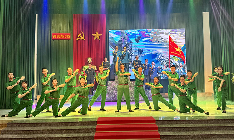 Sư đoàn 375 tổ chức Gặp mặt kỷ niệm 80 năm Ngày thành lập Quân đội nhân dân Việt Nam và 35 năm Ngày hội quốc phòng toàn dân