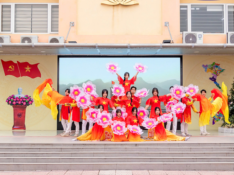 Đoàn cơ sở Trung đoàn 257 giao lưu kết nghĩa với Đoàn Trường Trung học phổ thông Nguyễn Quốc Trinh