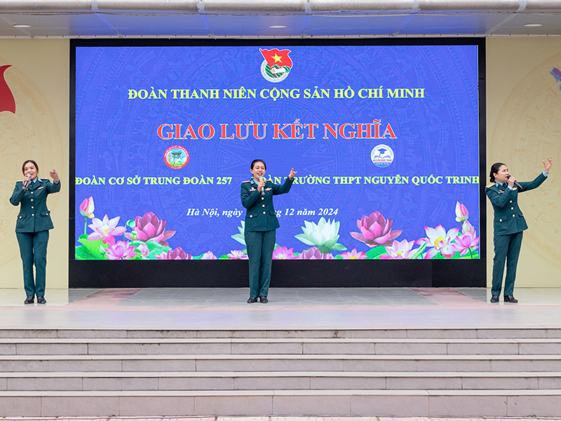 Đoàn cơ sở Trung đoàn 257 giao lưu kết nghĩa với Đoàn Trường Trung học phổ thông Nguyễn Quốc Trinh