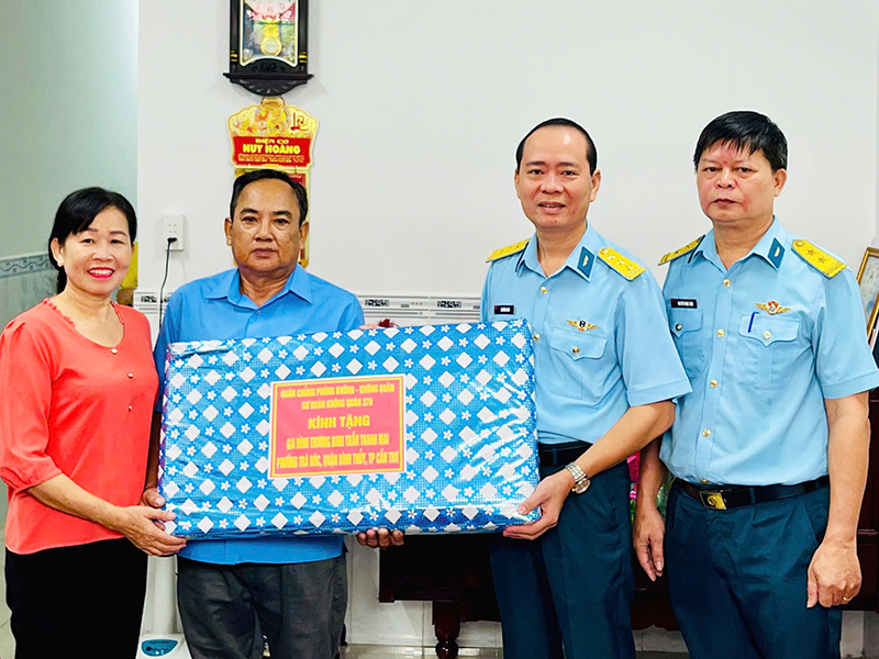 Sư đoàn 370 trao nhà tình nghĩa tặng gia đình thương binh Trần Thanh Mai