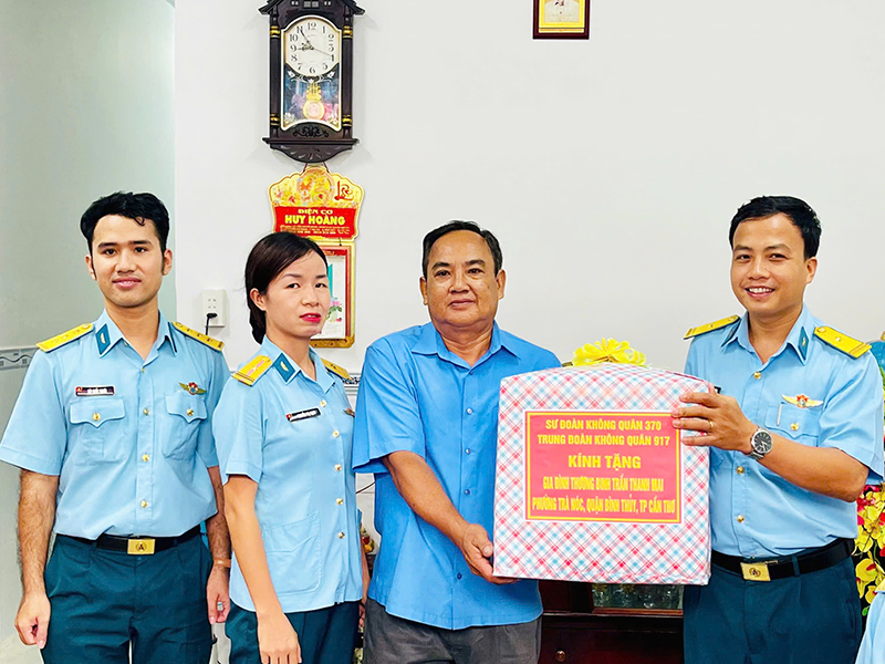 Sư đoàn 370 trao nhà tình nghĩa tặng gia đình thương binh Trần Thanh Mai