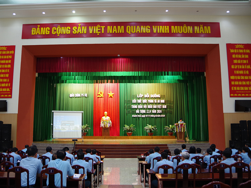 Trường Sĩ quan Không quân tổ chức lớp bồi dưỡng kiến thức quốc phòng và an ninh năm 2024