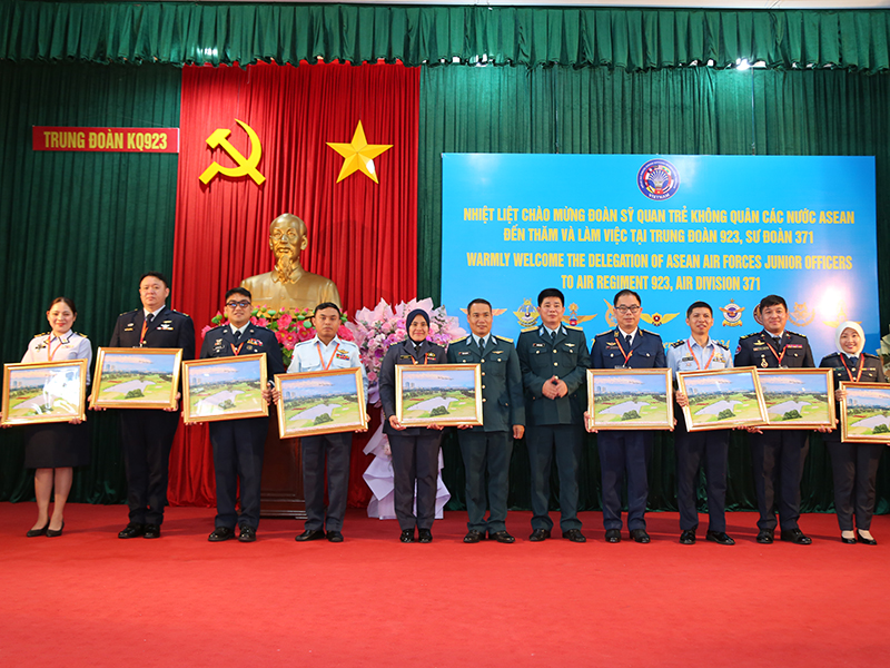 Chương trình giao lưu sĩ quan trẻ Không quân các nước ASEAN lần thứ 11 tại Việt Nam thành công tốt đẹp