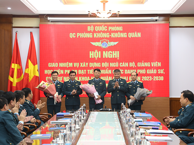 Quân chủng Phòn không - Không quân giao nhiệm vụ xây dựng đội ngũ cán bộ, giảng viên Học viện PK-KQ đạt tiêu chuẩn chức danh GS, PGS giai đoạn 2023-2030 và những năm tiếp theo