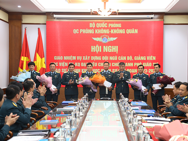 Quân chủng Phòn không - Không quân giao nhiệm vụ xây dựng đội ngũ cán bộ, giảng viên Học viện PK-KQ đạt tiêu chuẩn chức danh GS, PGS giai đoạn 2023-2030 và những năm tiếp theo