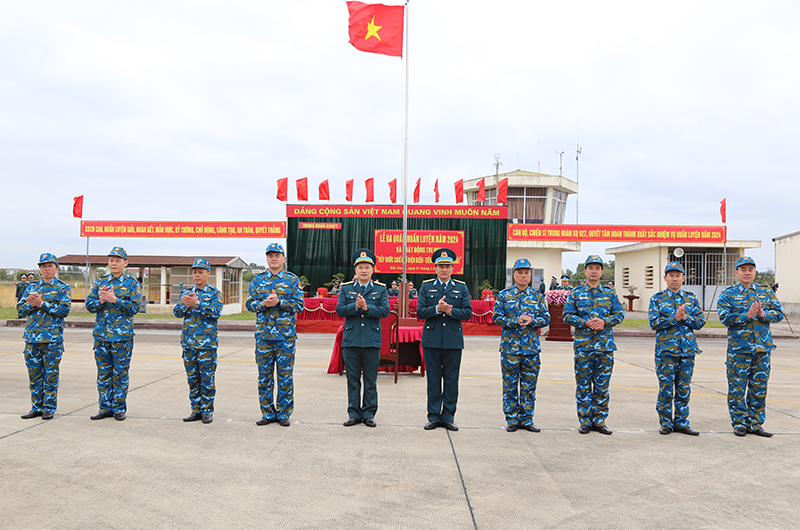 Các đơn vị trong Quân chủng Phòng không - Không quân tổ chức Lễ ra quân huấn luyện và phát động đợt thi đua cao điểm