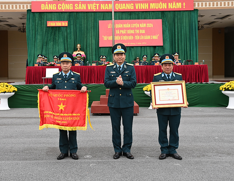 Các đơn vị trong Quân chủng Phòng không - Không quân tổ chức Lễ ra quân huấn luyện và phát động đợt thi đua cao điểm