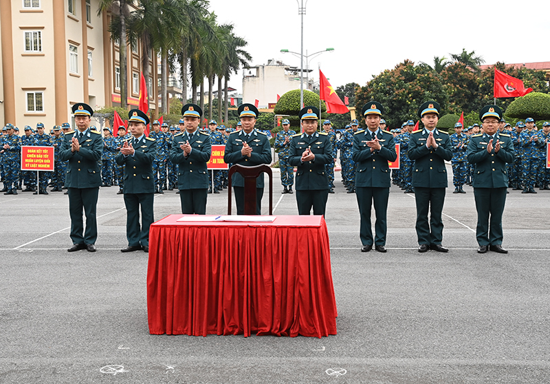 Các đơn vị trong Quân chủng Phòng không - Không quân tổ chức Lễ ra quân huấn luyện và phát động đợt thi đua cao điểm